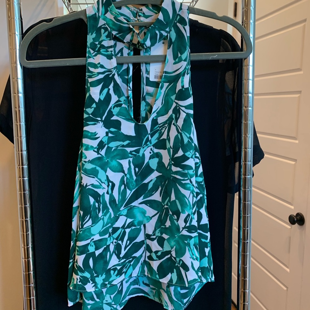 NWT Olivaceous Vacay Me Top